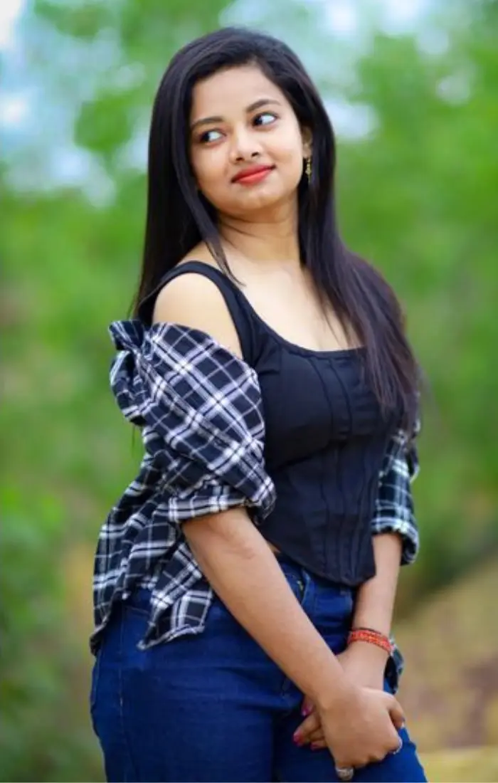 Premium Escorts in Yerwada — Hot Natasha